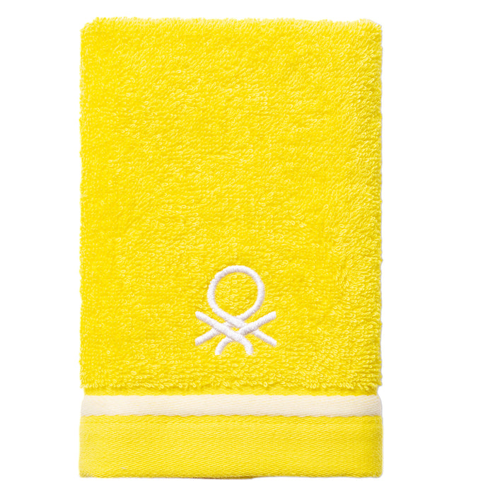 Toalla de tocador Benetton en color amarillo.