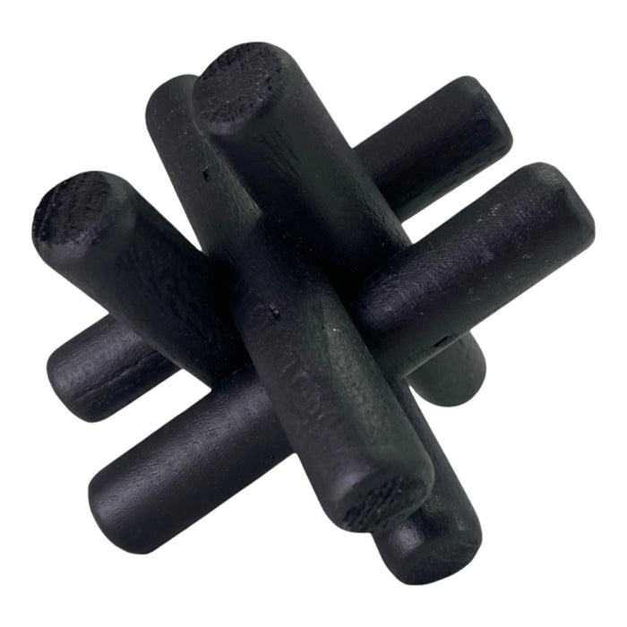 Adorno decorativo Concepts Life de maderas cruzadas en color negro.