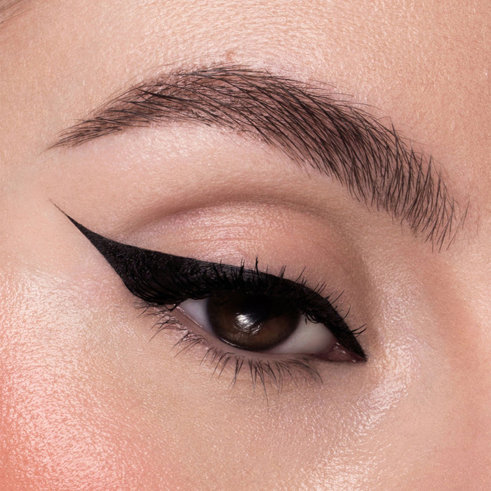 Delineador Líquido Astra Eyeliner Nro. 01 Black X 6Ml
